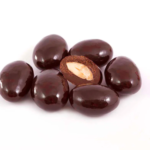 BOMBÓN ALMENDRA CON CHOCOLATE NEGRO